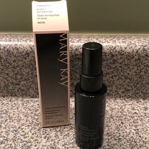 Mary Kay Makeup Finishing Spray